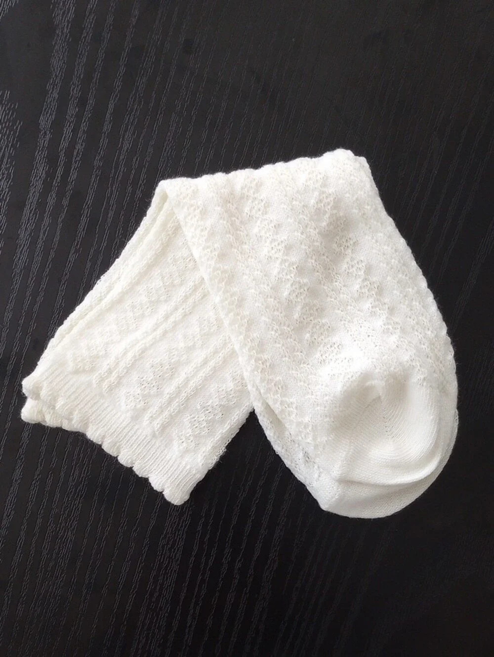 Creamy White Cable Knit Scallop Cuff Ankle Socks